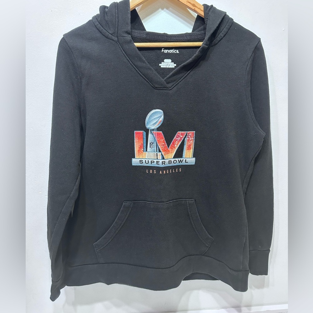 Fanatics Women’s Black Super Bowl LVI High Logo V-Neck Pullover Hoodie Size M